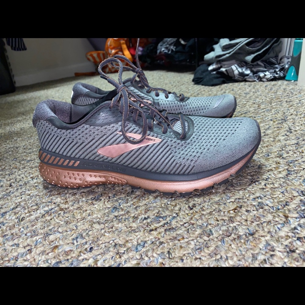 Women’s Brooks size 10